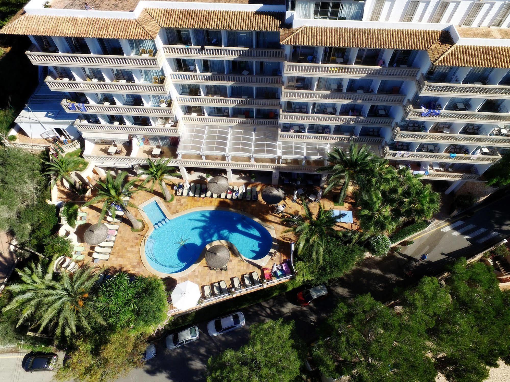 Hotel Apartamentos Cala Santanyi Exterior photo