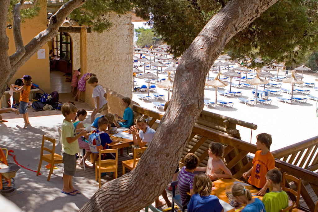 Hotel Apartamentos Cala Santanyi Exterior photo